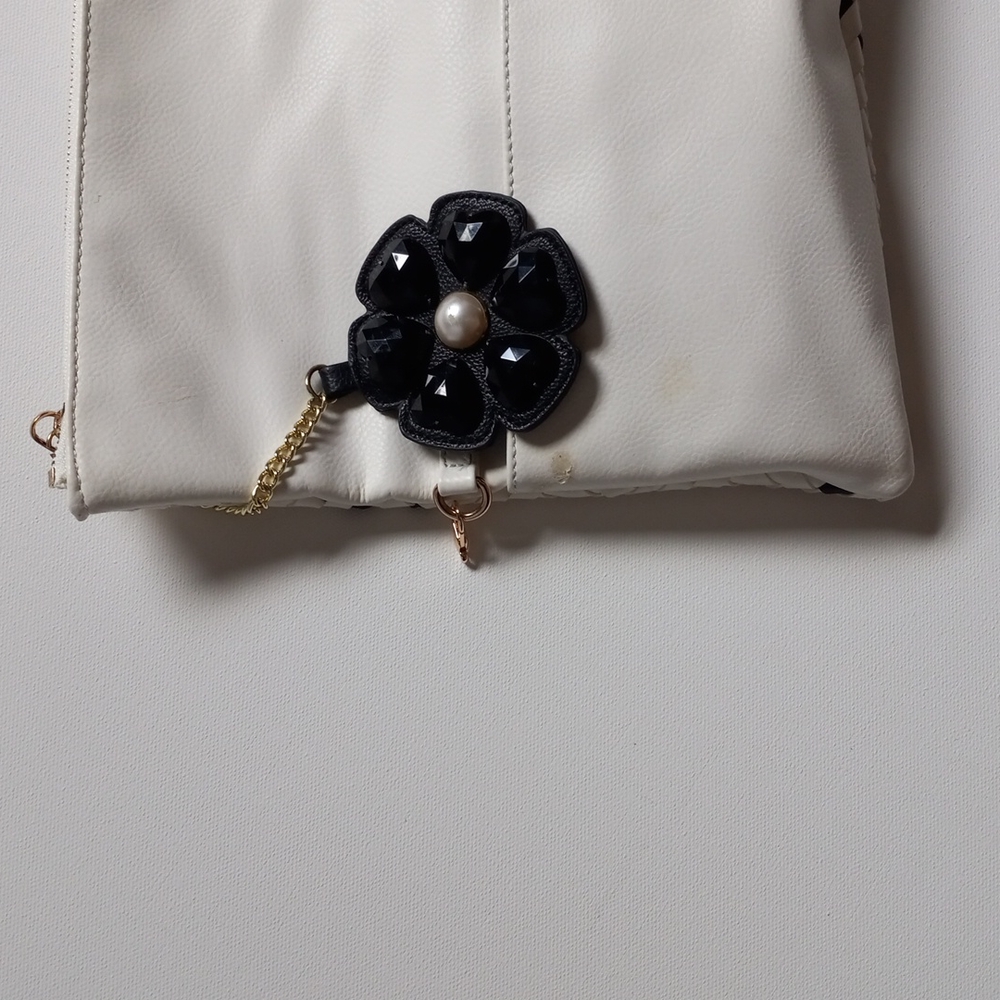 EVERYTHING BUT WATER Black White CROSSBODY CLUTCH - Picture 10 of 12